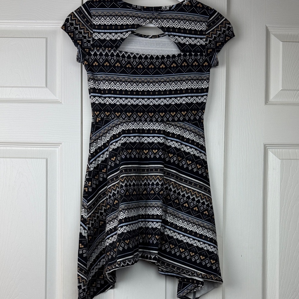 Geometric Patterned Dress - Picture 7 of 9
